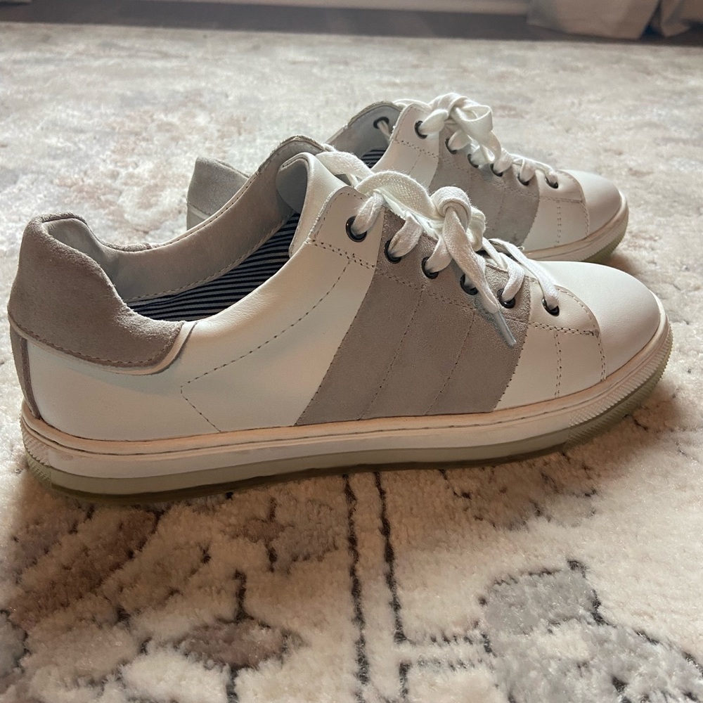 Badgley Mischka Gray and White Sneakers with Leather Finish